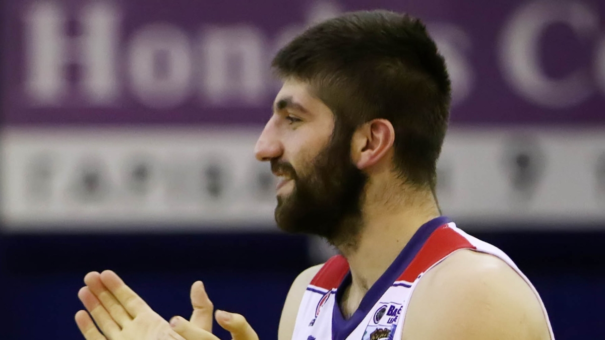 O Αλέξανδρος Βαρυτιμιάδης με τη φανέλα των Τρικάλων.