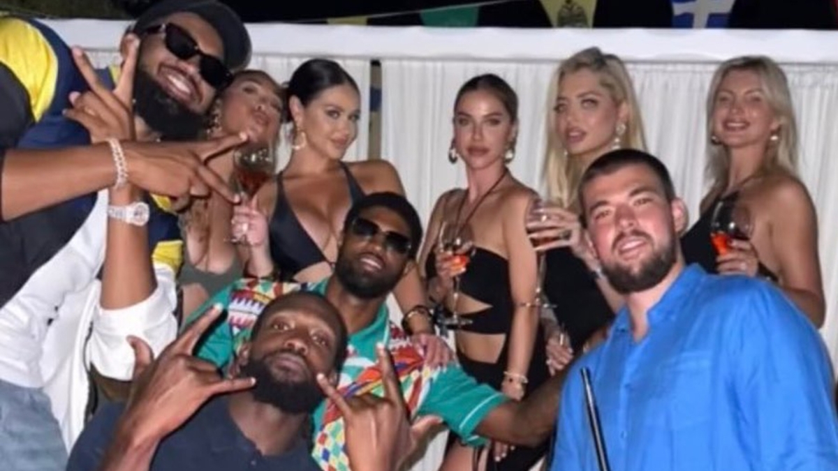 Τζορτζ, Τάουνς, Μπέβερλι, Ζούμπατς κάνουν διακοπές στην Ελλάδα