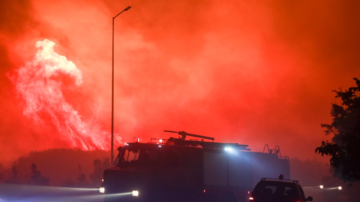 Έβρος: Πύρινο μέτωπο χιλιομέτρων απειλεί το Σουφλί