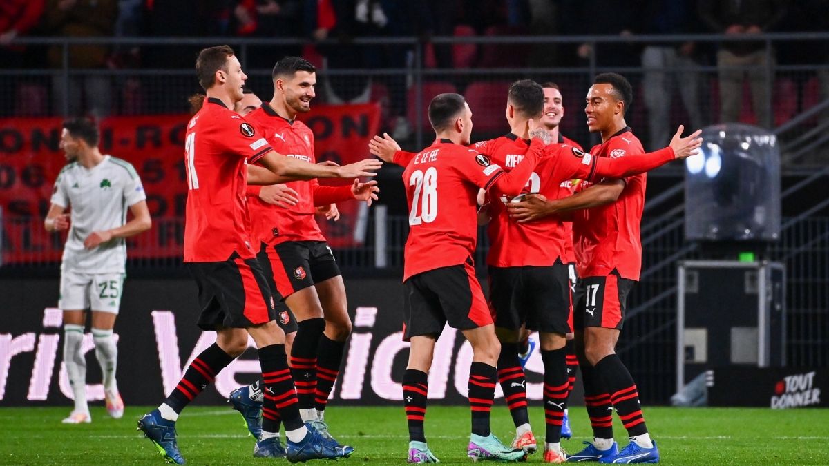 Οι παίκτες της Ρεν πανηγυρίζουν το πρώτο γκολ επί του Παναθηναϊκού 