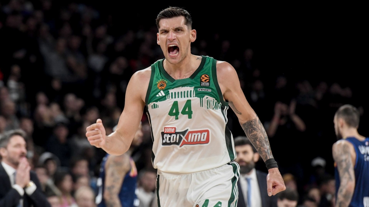 Ο Ντίνος Μήτογλου με τη φανέλα του Παναθηναϊκού