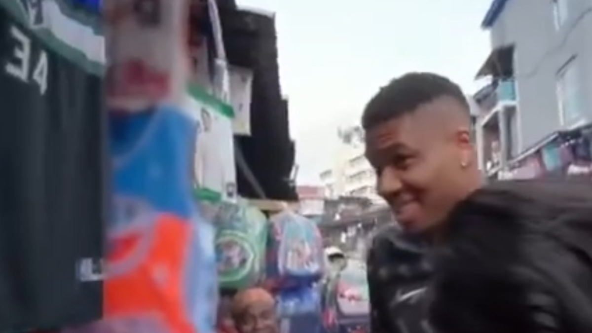 Ο Γιάννης Αντετοκούνμπο στη Νιγηρία.