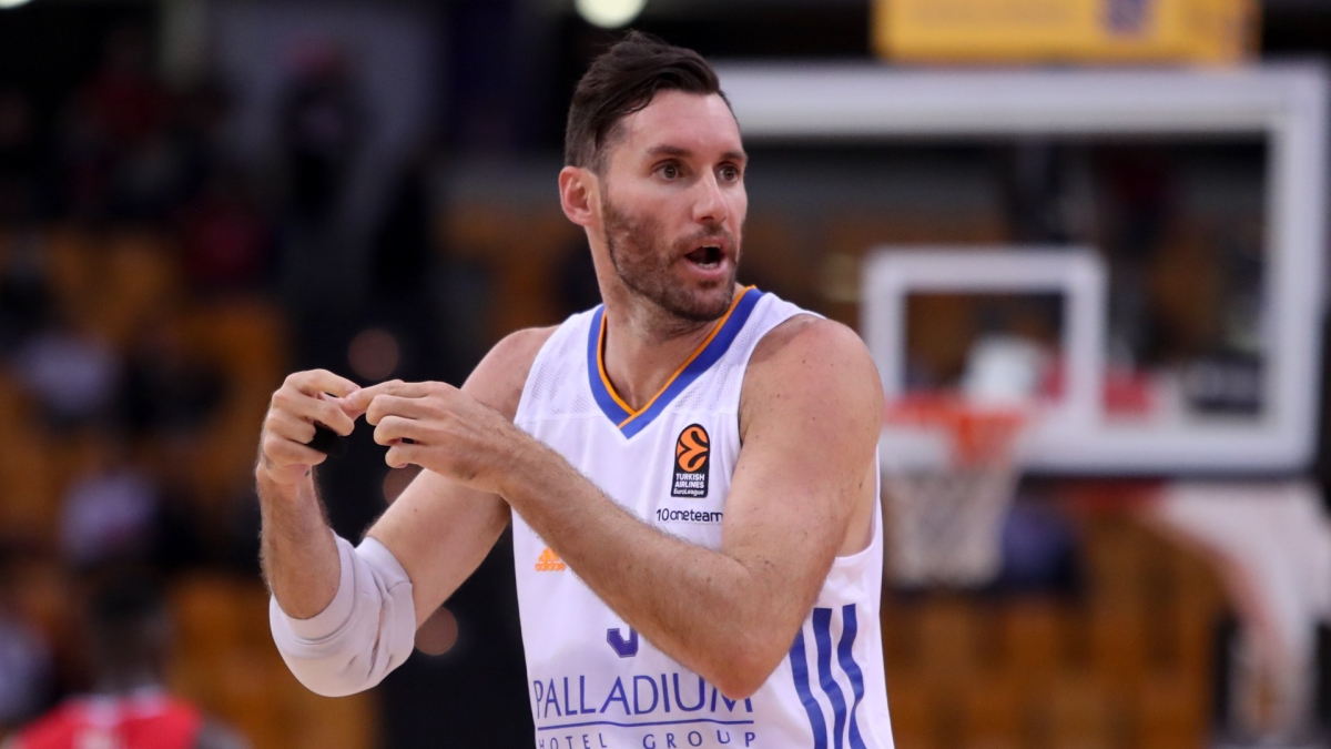 Ο Ρούντι Φερνάντεθ με τη φανέλα της Ρεάλ Μαδρίτης