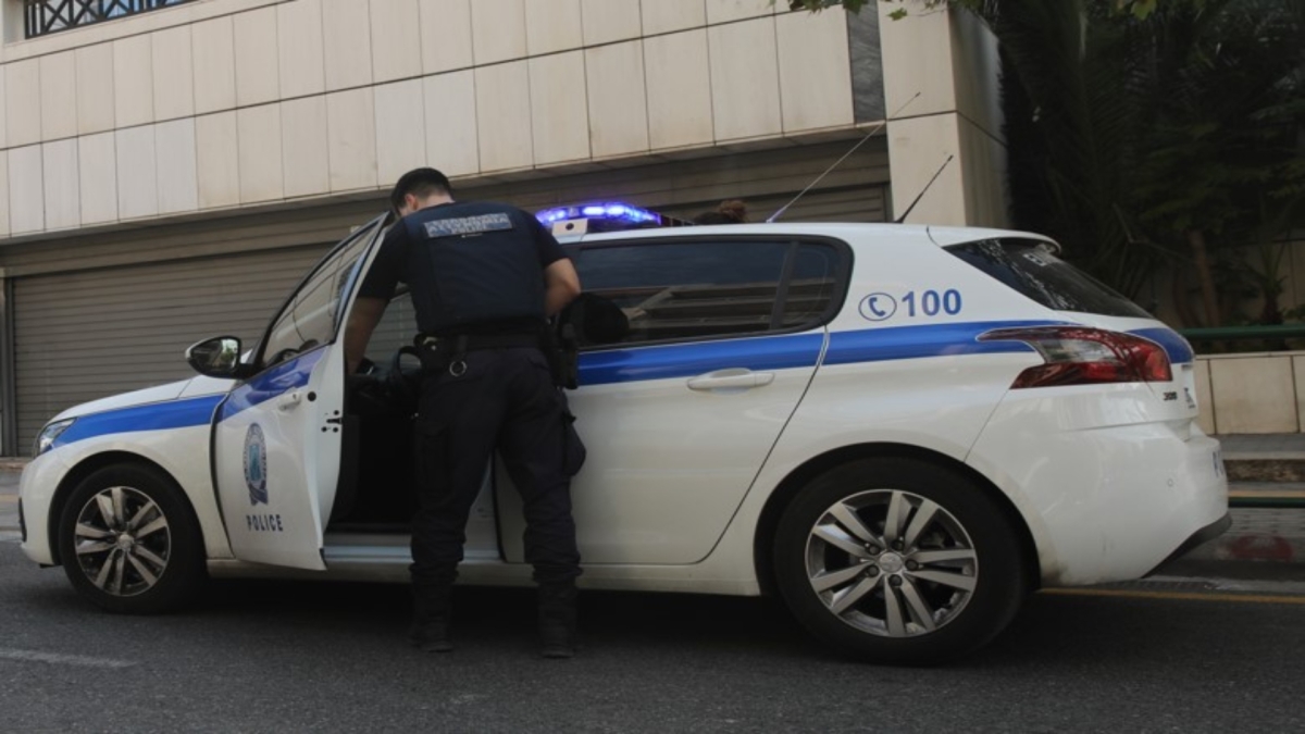 H ανακοίνωση της ΕΛ.ΑΣ για τον αστυνομικό της φρουράς της Βουλής που κατηγορείται ότι βίαζε τα παιδιά του 