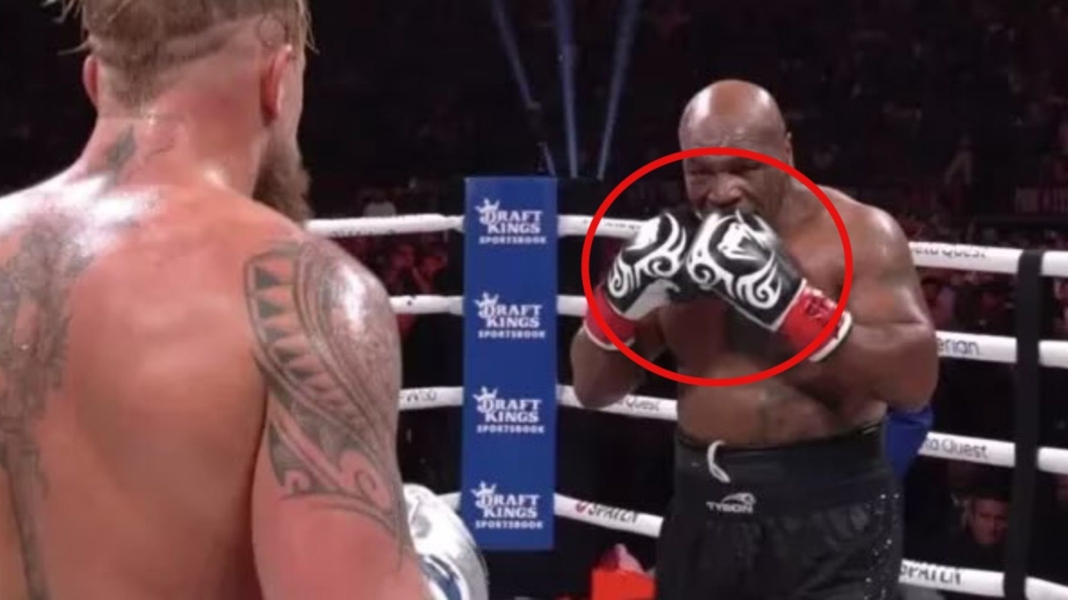 Ο Μάικ Τάισον δαγκώνει το γάντι του