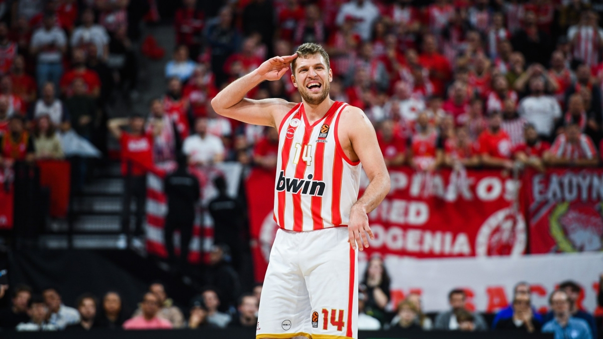 Ο Σάσα Βεζένκοβ του Ολυμπιακού