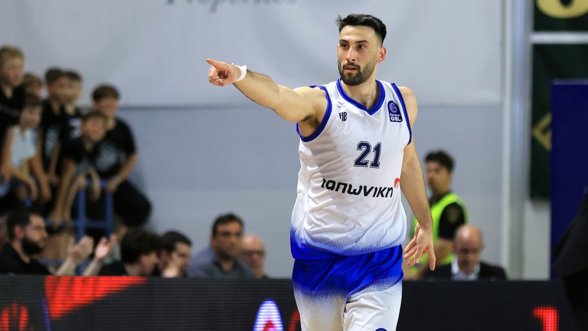 Ο Γιώργος Καμπερίδης με τη φανέλα της Καρδίτσας