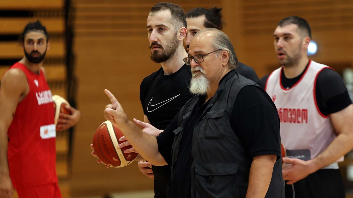 Ο Αλεξάνταρ Τζίκιτς θα συνεχίσει να βρίσκεται στον πάγκο της Εθνικής Γεωργίας, αντιπάλου της Ελλάδας στο EuroBasket 2025, έως τον Σεπτέμβριο του 2027.