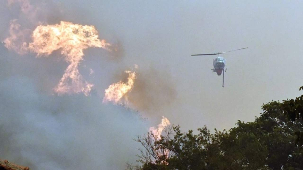 Φωτιά στην Κορινθία: Ενισχύθηκαν οι δυνάμεις στο Μαυροβούνι Φενεού - Απομακρύνονται κάτοικοι