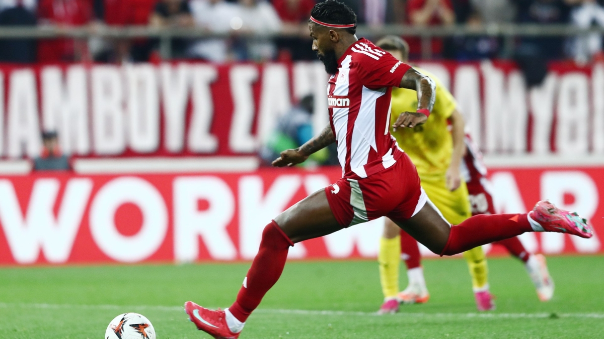 Η πρεμιέρα στο άδειο Καραϊσκάκη και η λύση των… έντεκα βημάτων!