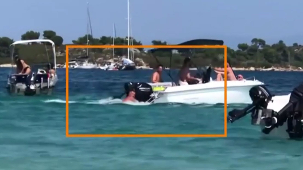 Δεν έχεις δίπλωμα σκάφους, αλλά θέλεις να οδηγήσεις; Μη στεναχωριέσαι, στη Χαλκιδική όλα τα μπορείς (vid)