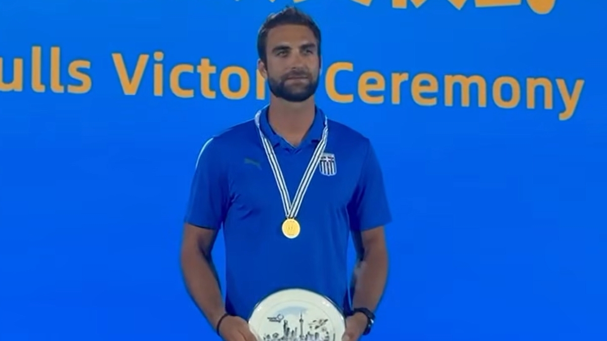 Στέφανος Ντούσκος, Χρυσό μετάλλιο, απονομή