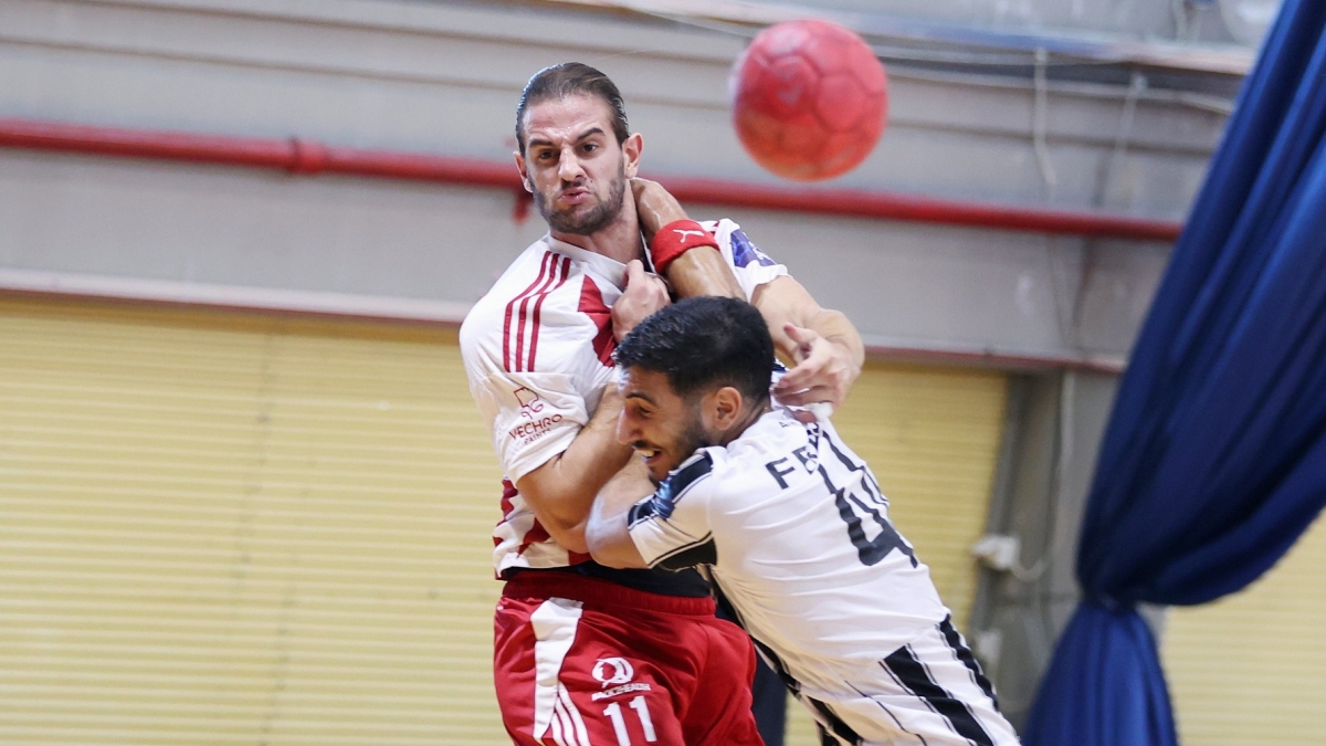 Ο Θανάσης Παπάζογλου με τη φανέλα του Ολυμπιακού