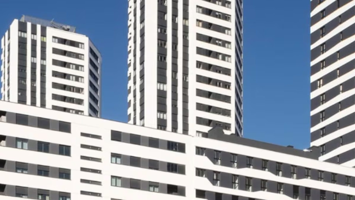 Τί είναι τα «κτήρια ζέβρα» που έχουν κατακλύσει την Ισπανία (vid)