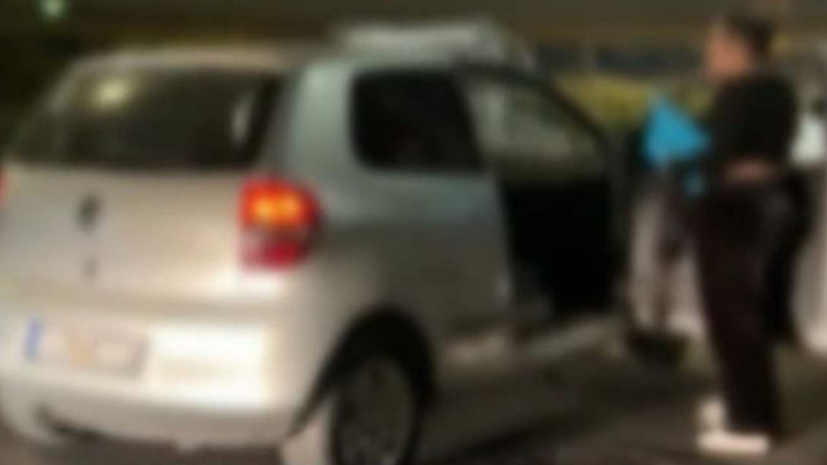 Βίντεο-σοκ έξω από τον ΣΚΑΪ με γυναίκα να εκλιπαρεί τον σύντροφό της: «Δεν έρχομαι μέσα γιατί θα με χτυπήσεις κι άλλο»