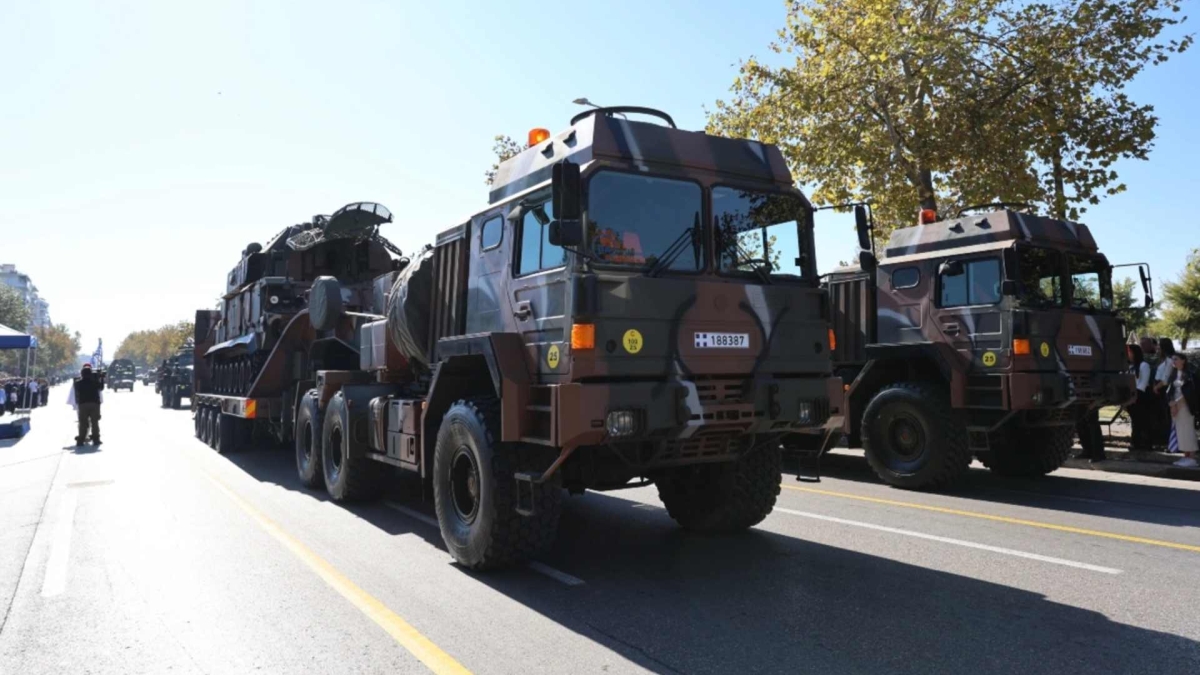 Πόσο μάχιμα είναι τα άρματα της παρέλασης; Τα χαρακτηριστικά τους και το πιο «αποτελεσματικό»