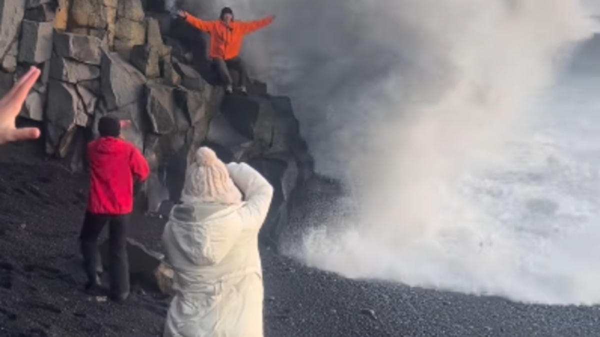 «Μη γυρίζεις την πλάτη σου στο κύμα»: Η μαύρη παραλία της Ισλανδίας που «καταπίνει» ανθρώπινες ζωές (vid)