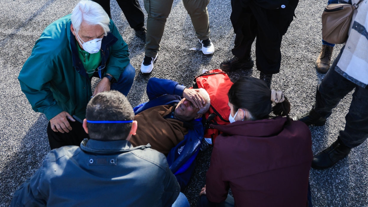 Λάρισα: Ένταση στις αγροτικές κινητοποιήσεις, τραυματισμοί - συλλήψεις