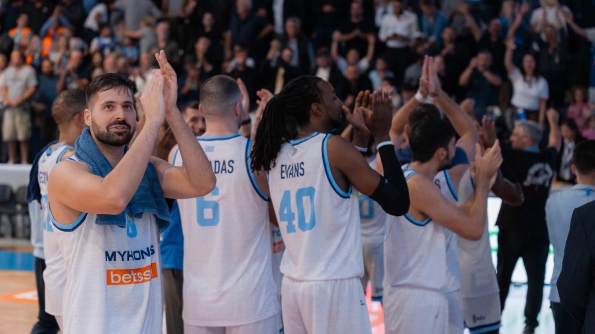 Χατζηελευθερίου: «Ο κόσμος της Μυκόνου έχει αγκαλιάσει την ομάδα με πολλή αγάπη»