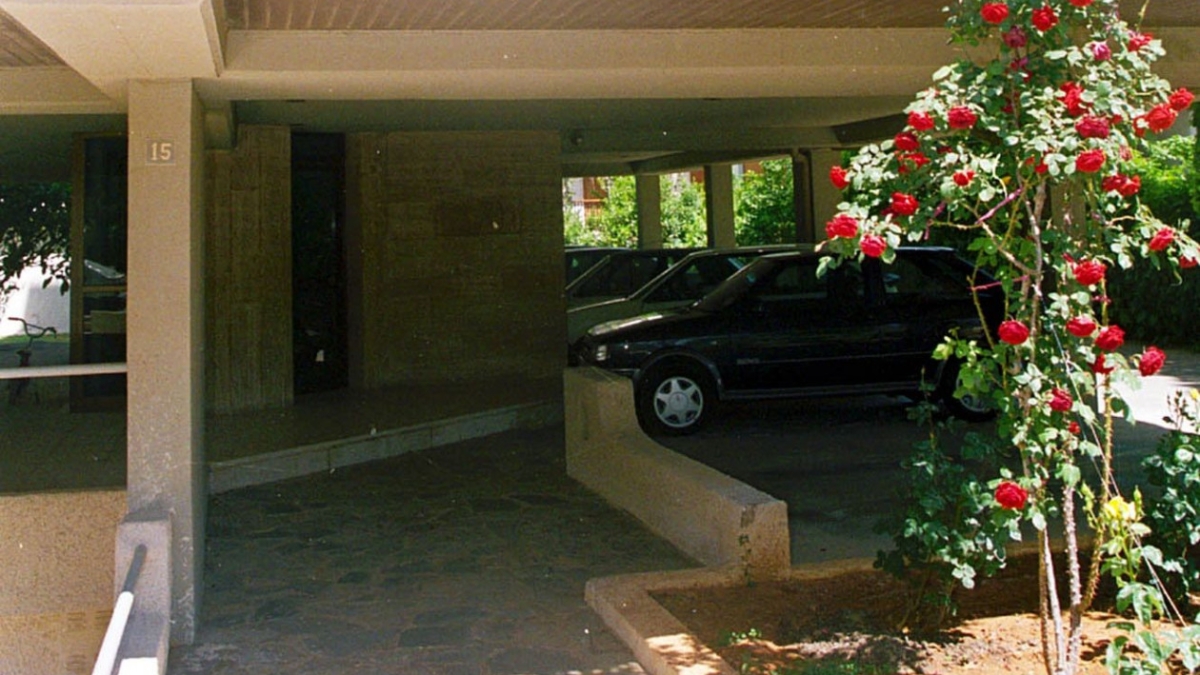 Θέσεις στάθμευσης: Τι ισχύει για το πάρκινγκ στις πιλοτές των πολυκατοικιών