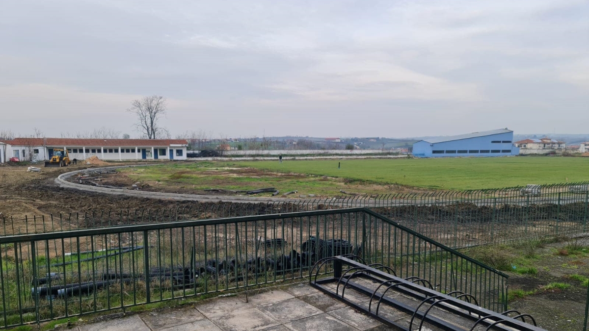 Ο αναπληρωτής Αθλητισμού Γιάννης Βρούτσης, έμεινε άφωνος αντικρίζοντας την τραγική κατάσταση στο Δημοτικό Στάδιο στο Διδυμότειχο.