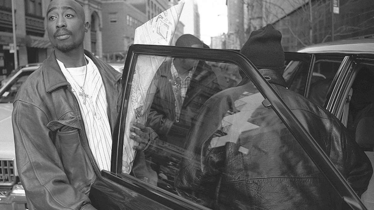 Μύθος ή loser: Ποιος ήταν τελικά ο 2Pac όταν έσβηναν τα φώτα