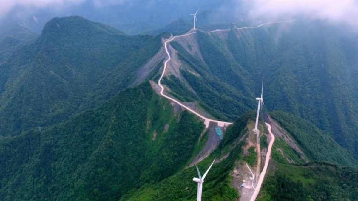 Ο πιο τρομακτικός δρόμος της Κίνας: Ο «Δρόμος-Λεπίδα» πάνω σε στενή ορεινή κορυφογραμμή (vid)