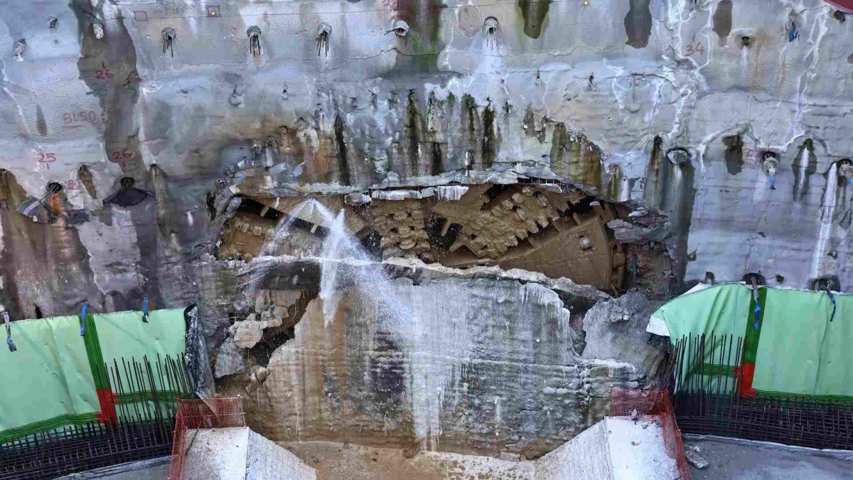 Υπό τους ήχους του «Break on Through» των Doors έφτασε ο μετροπόντικας στον Ευαγγελισμό (vid)