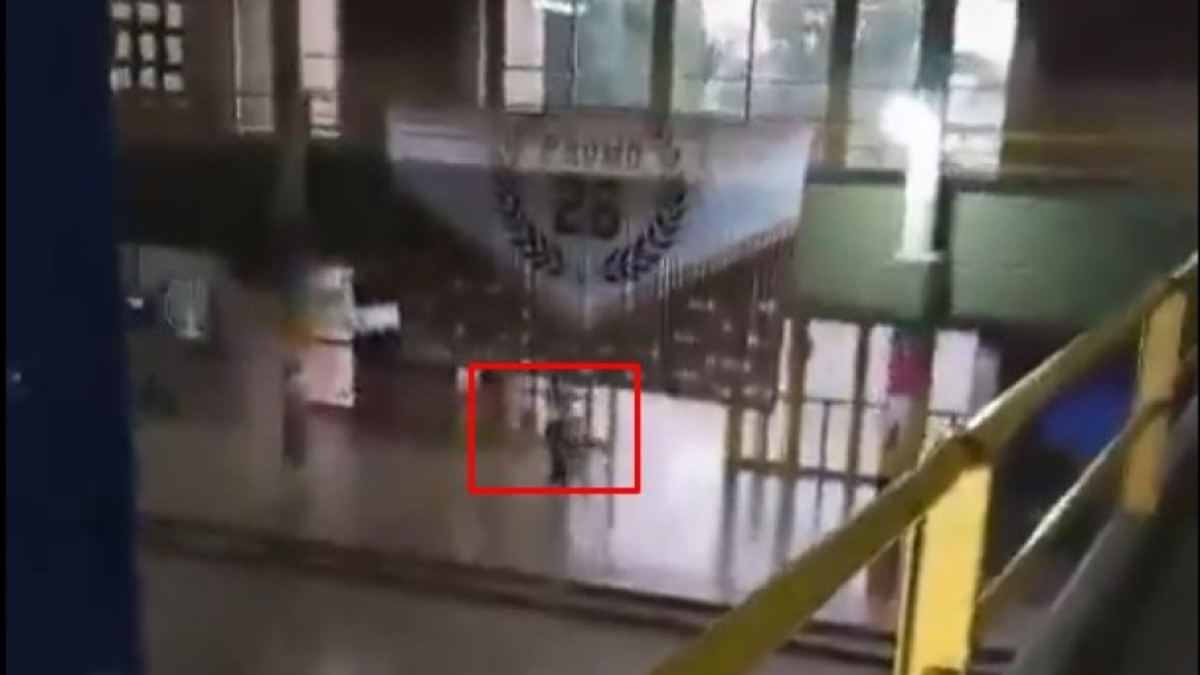 Σοκ στην Αργεντινή: 15χρονος πυροβόλησε συμμαθητές την ώρα της έπαρσης σημαίας - 'Ενας νεκρός και 8 τραυματίες