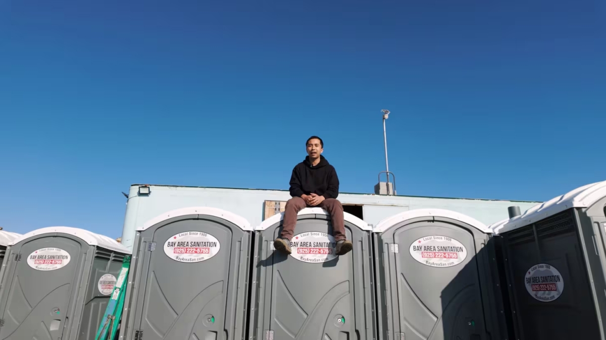 Η «περίεργη» επιχείρηση που έκανε εκατομμυριούχο έναν 31χρονο: 2.000 φορητές τουαλέτες και 4,3 εκατ. ευρώ