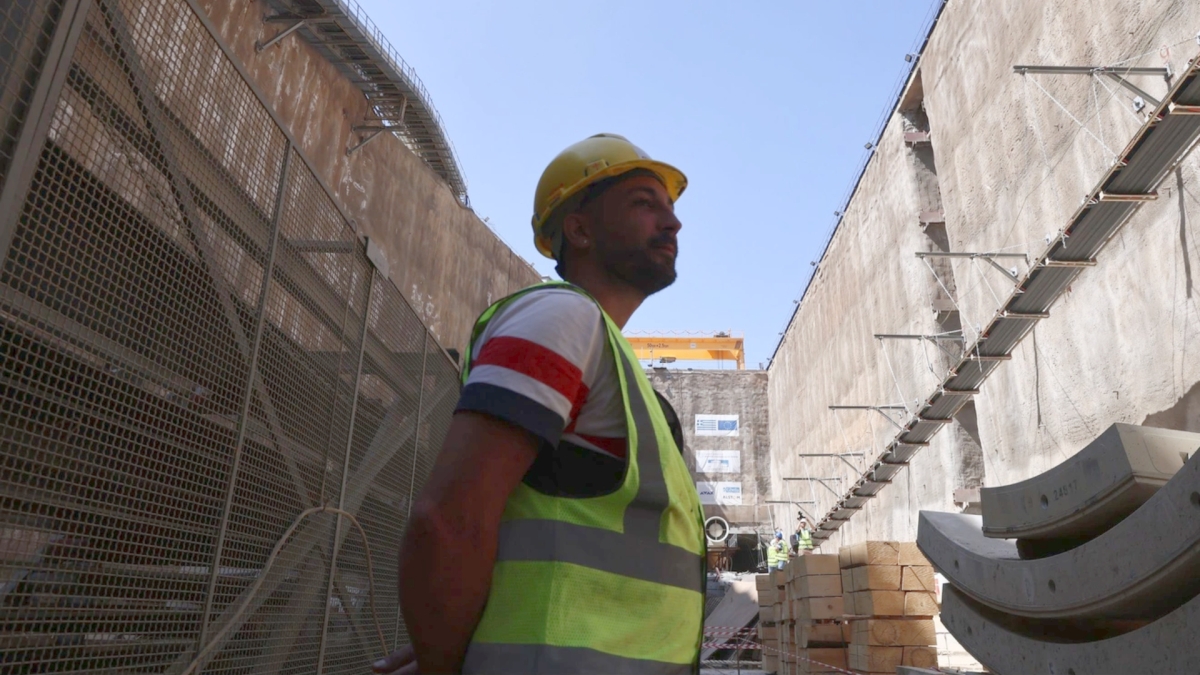 «Πώς είναι η ζωή μου με τον κατώτατο μισθό»: Τρεις ιστορίες νέων εργαζομένων