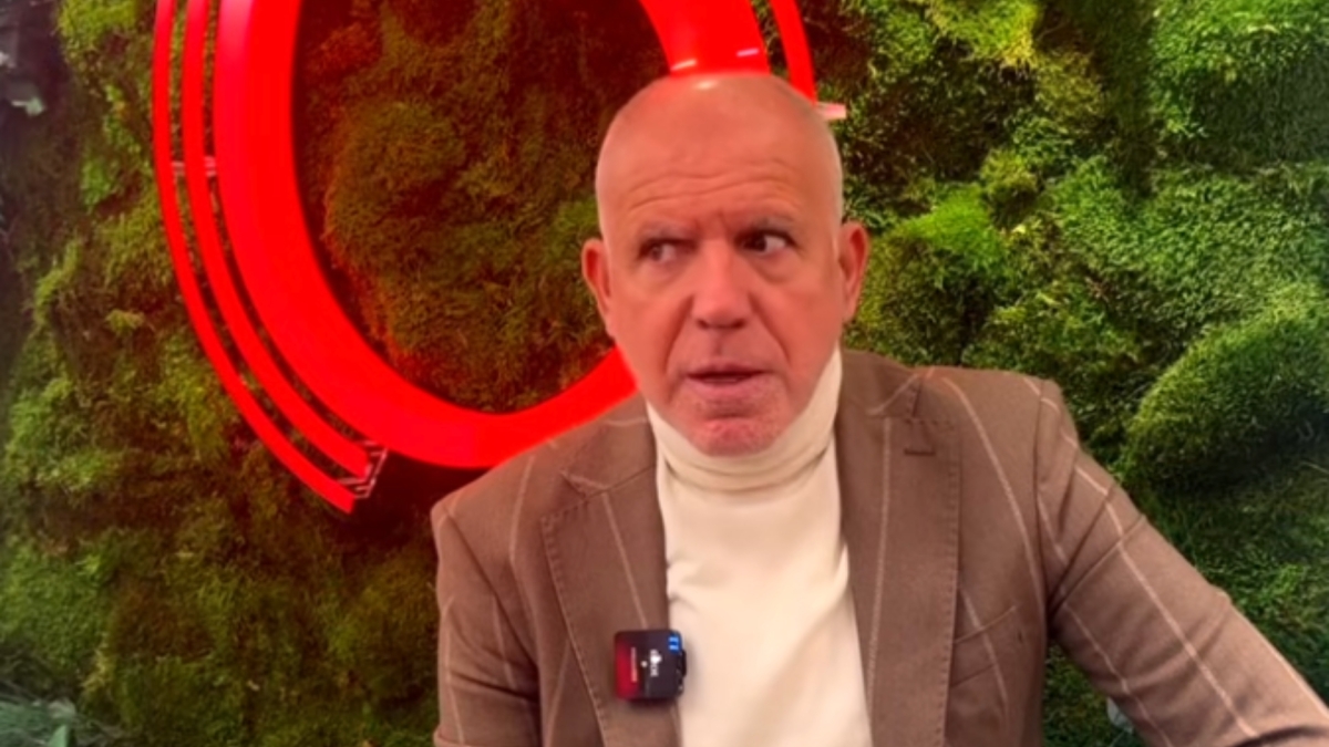 Ο Νίκος Αναστόπουλος στα εγκαίνια καταστήματος Vodafone στον Πειραιά