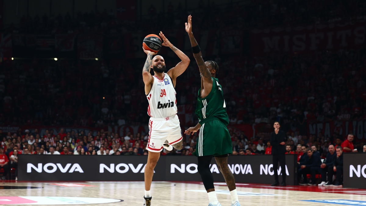 Ολυμπιακός, Παναθηναϊκός: Από το «back to back» έως το «νταμπλ» ένα... τσιγάρο δρόμος!