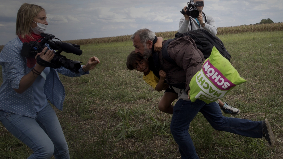 Το... τάκλιν που έσωσε τέσσερις πρόσφυγες!