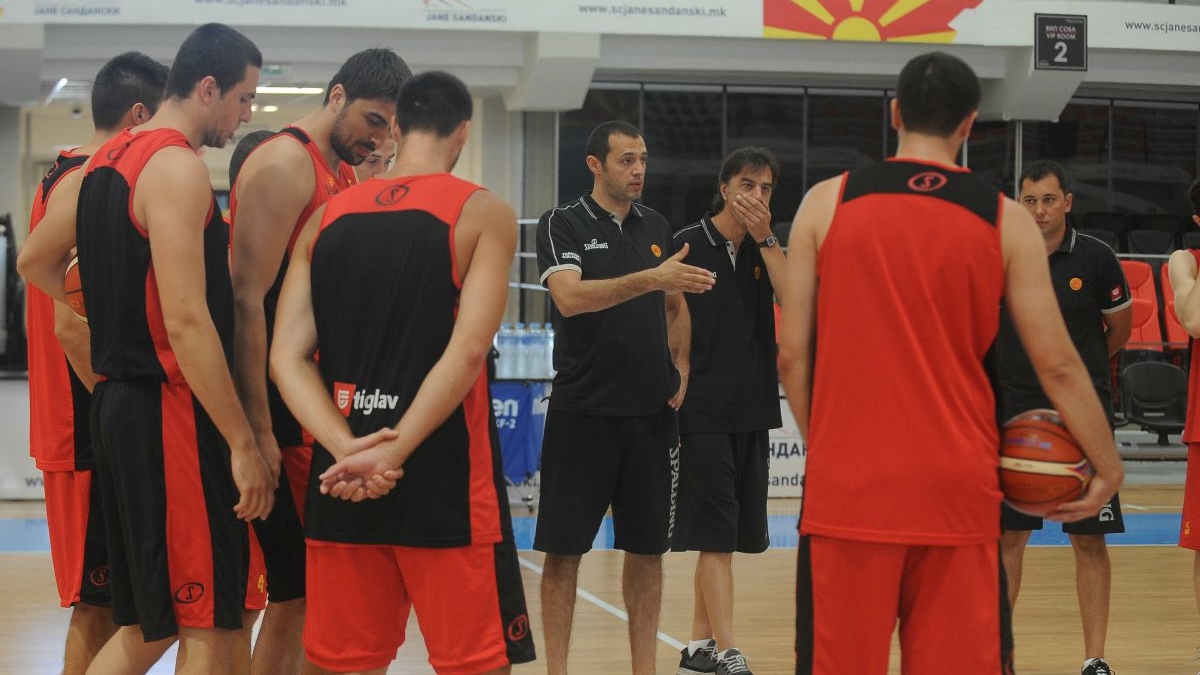 Με προστατευτική μάσκα ο Τραϊκόφσκι, ακόμα ο Χέντριξ