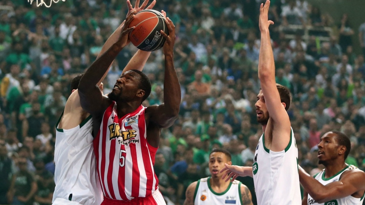 Εκτός 12άδας ο Χάντερ