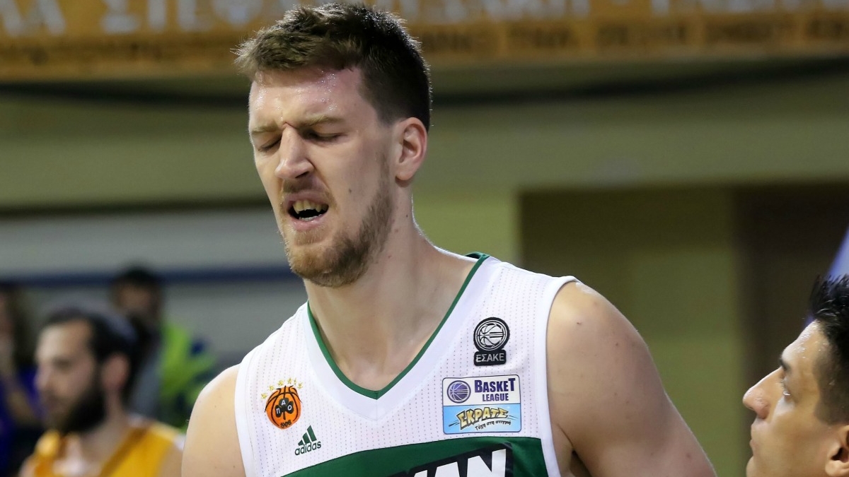 Στραβοπάτησε και αποχώρησε ο Κούζμιτς