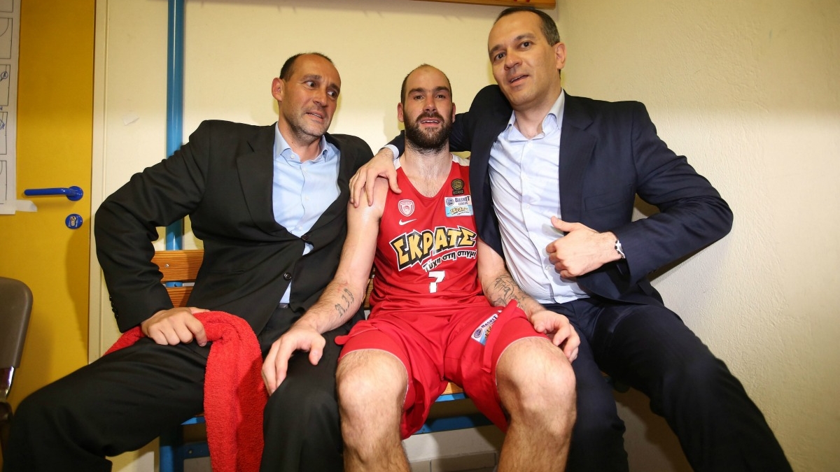 Τα... back to back μπλουζάκια των Αγγελόπουλων (pic)