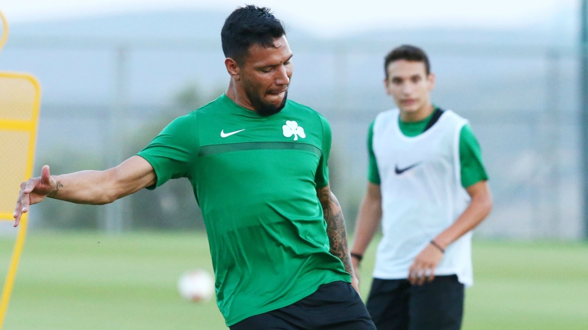 Δεν κρατιέται ο Τσάβες! (vid)