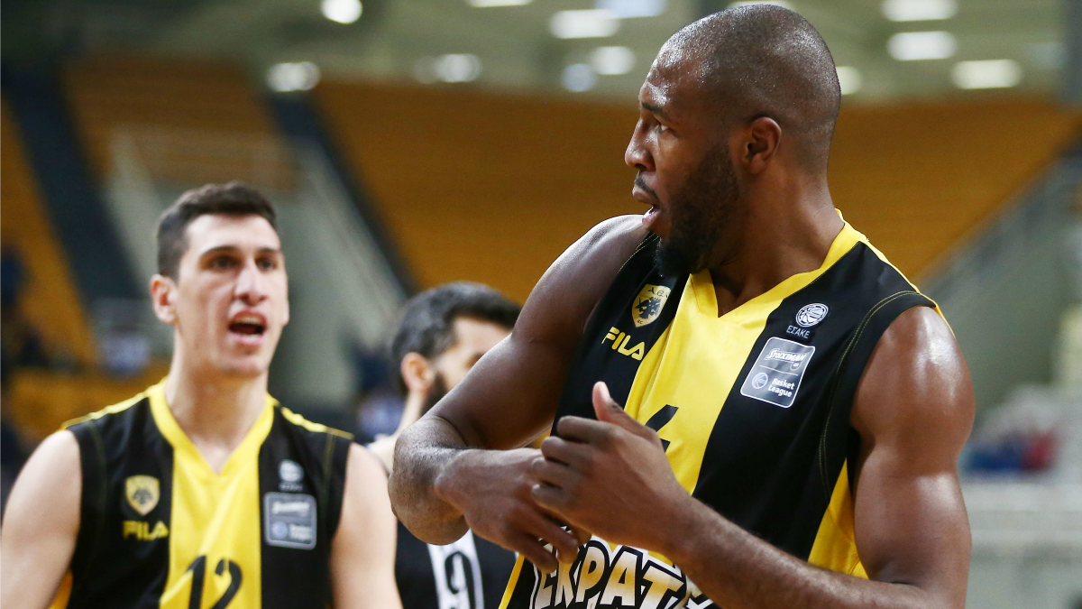 Ο Ελόνου δεν μπορεί να κρύψει την αγάπη του για την ΑΕΚ! (pic)