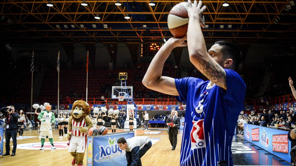 Ο Κόνιαρης για πάσα πήγαινε, καλάθι έβαλε (vid)