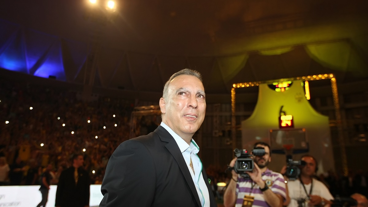 Η σημαία στον ιστό της