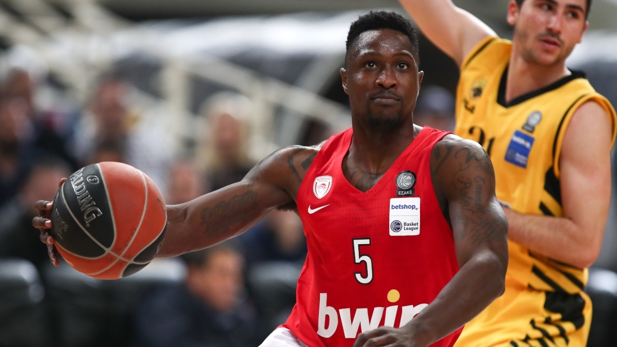 ΑΕΚ - Ολυμπιακός 67-76: Θετικός στο ντεμπούτο ο Τσέρι