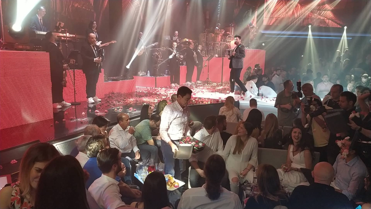 Ο... λουλουδοπόλεμος του Πιτίνο! (vid)