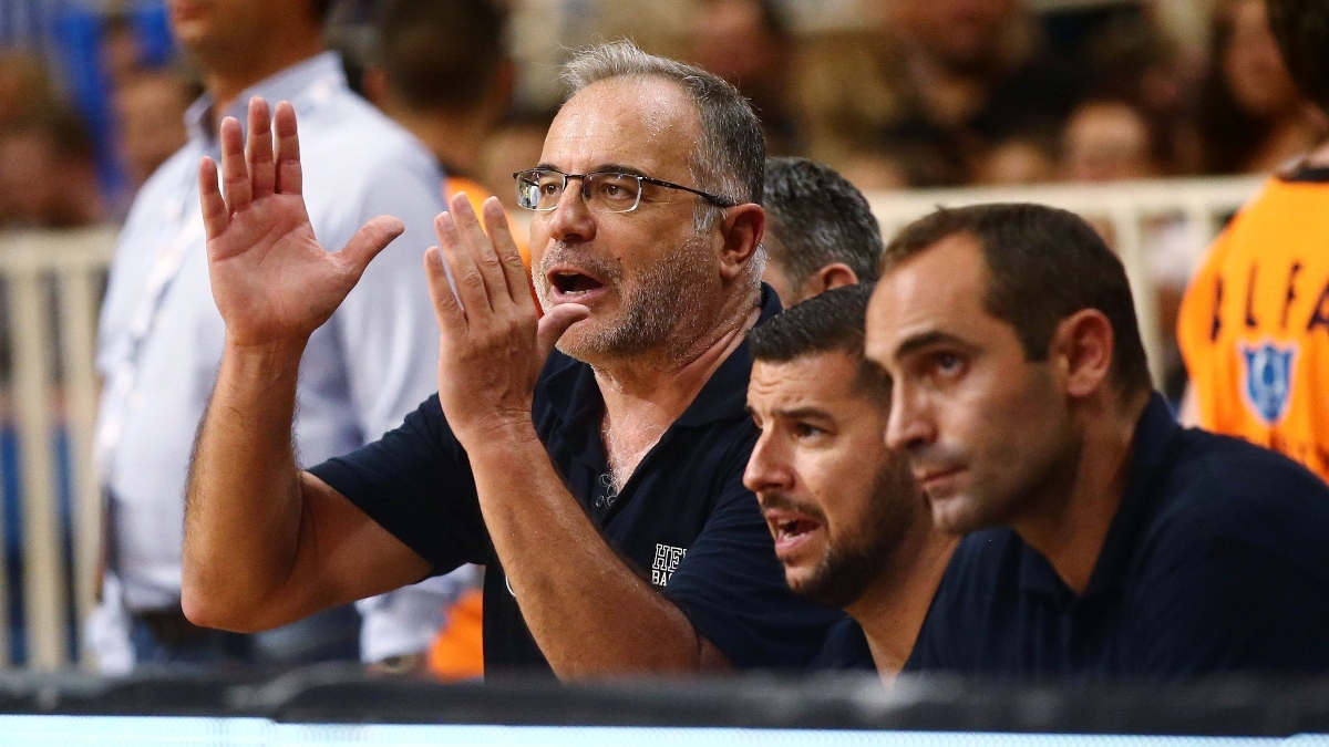 Σκουρτόπουλος: «Με 13 παίκτες στην Κίνα, ο Κώστας έχει... τρελαθεί και θέλει να παίξει»! (vid)