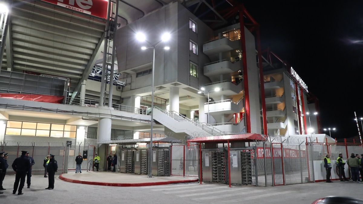 Κορονοϊος: Το... έρημο Καραϊσκάκη «θύμα» του ιού! (pics)