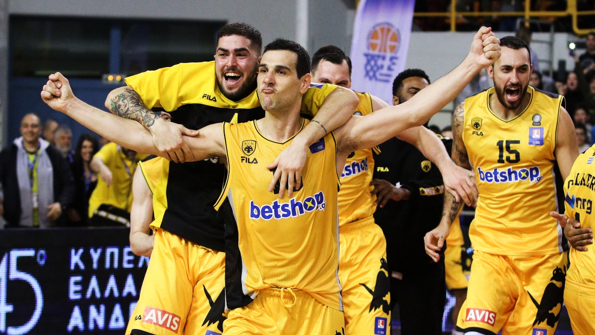 ΑΕΚ: Τα «χρόνια πολλά» στον αρχηγό Νίκο Ζήση! (pic & vid)