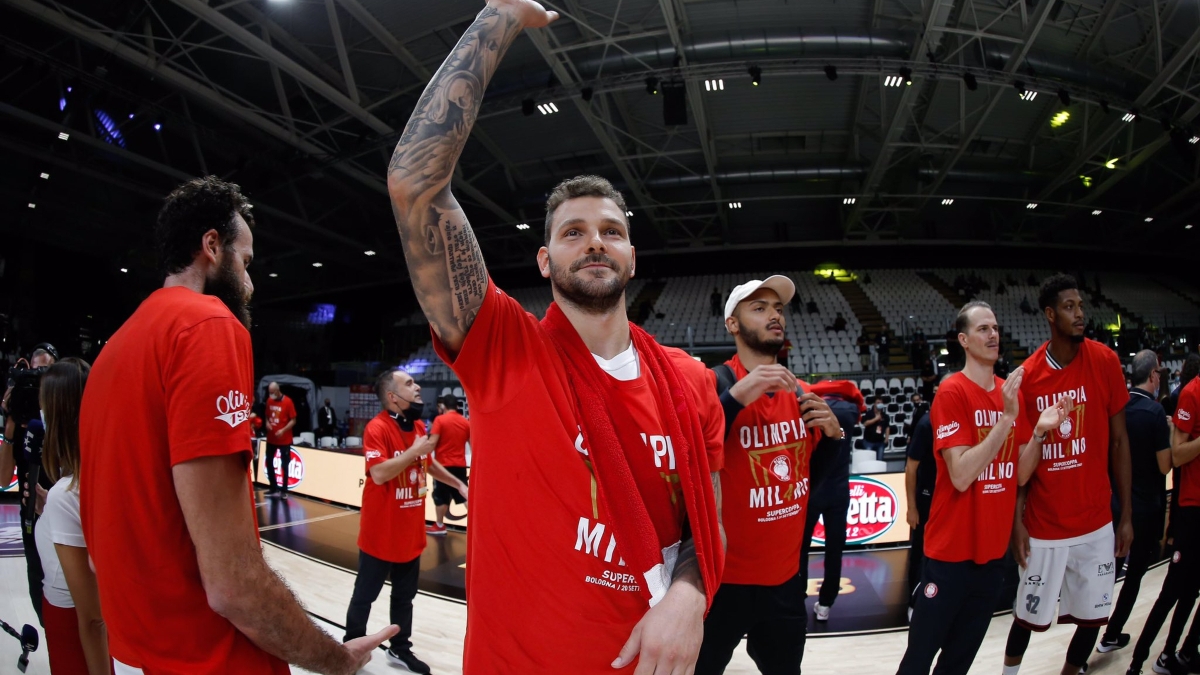 Αρμάνι Μιλάνο: Νοκ άουτ ο Μίτσοφ (pic)