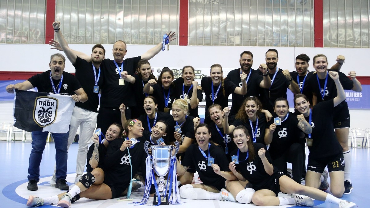 Βέροια 2017 – ΠΑΟΚ 24-26: Η απονομή της κούπας στις «ασπρόμαυρες» (vids & pics)