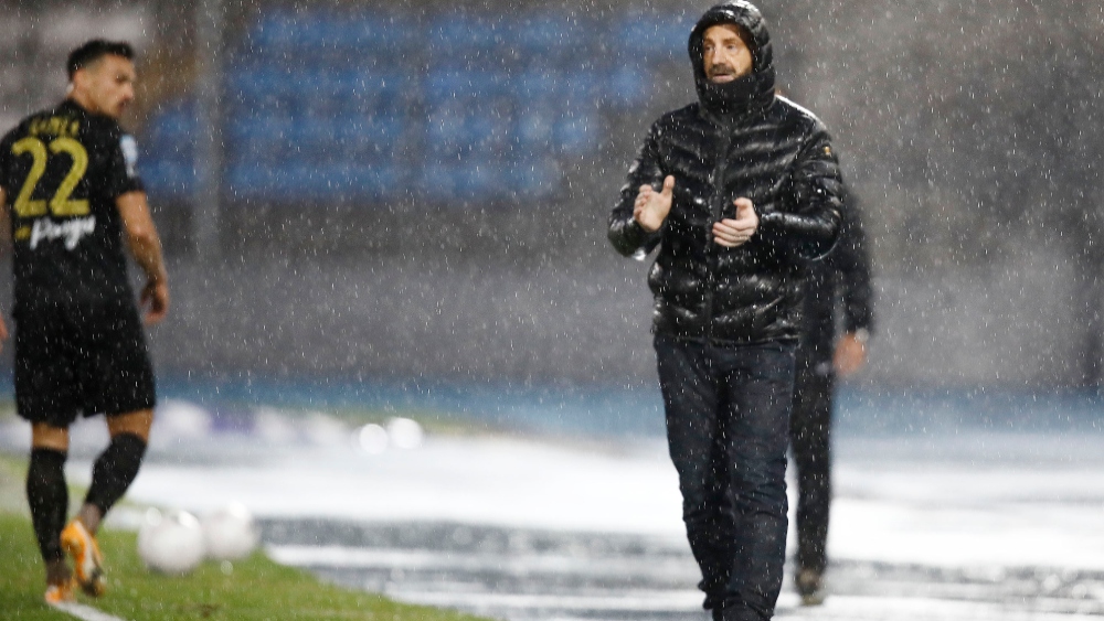 Μάντζιος: «Έτσι δεν μπορείς να παίξεις ποδόσφαιρο» (vid)